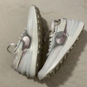 Nike sneakers size 6